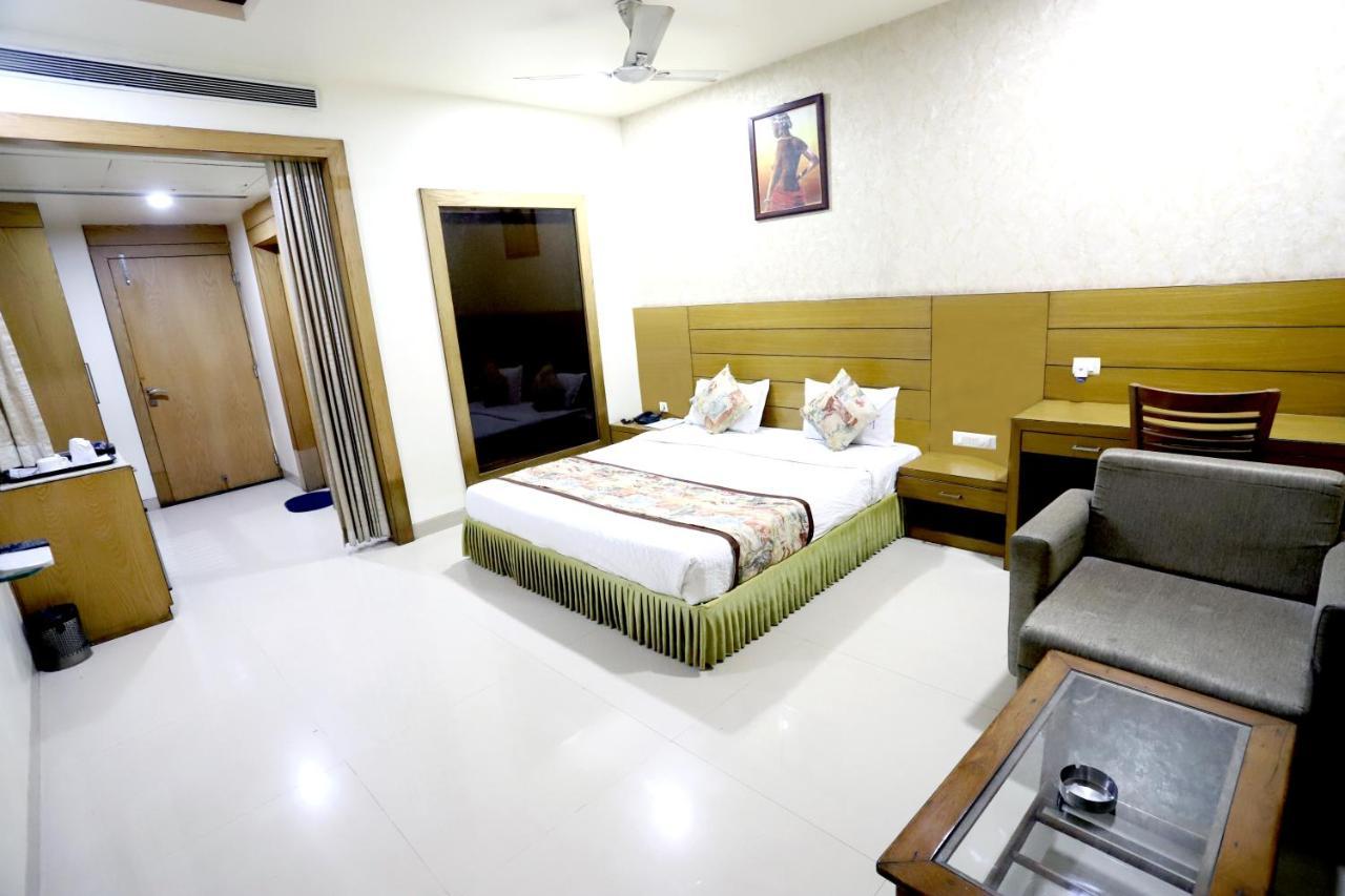 Hotel Blue Pearl بوبال المظهر الخارجي الصورة